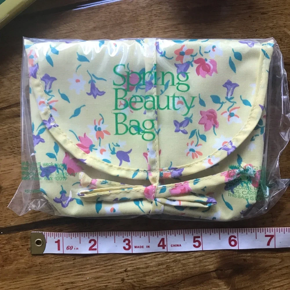 NIB Vintage 1981 Avon Spring Beauty Bag